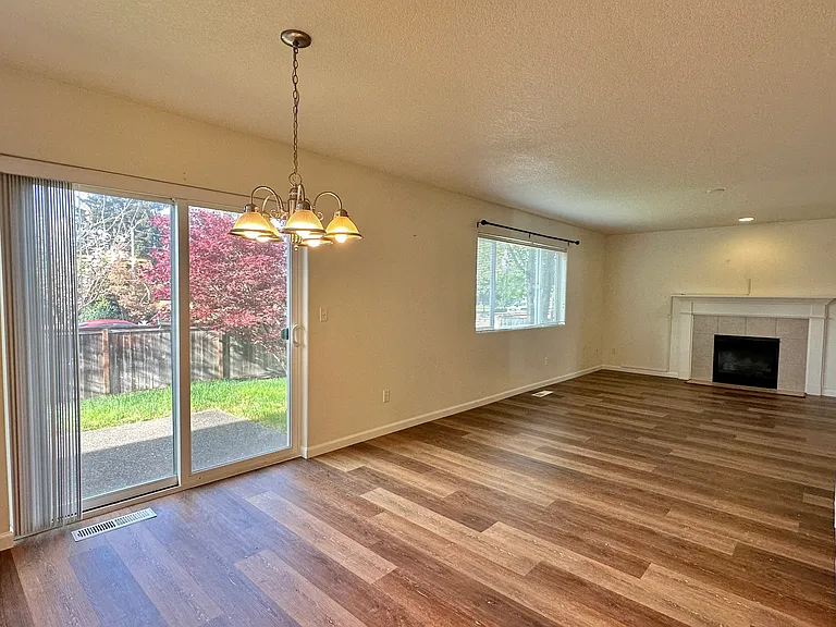 4047 Thoroughbred Ave SE — Photo 40