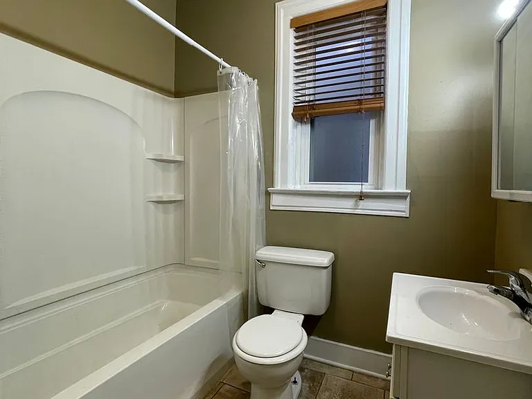 547 S 27th St — Photo 14