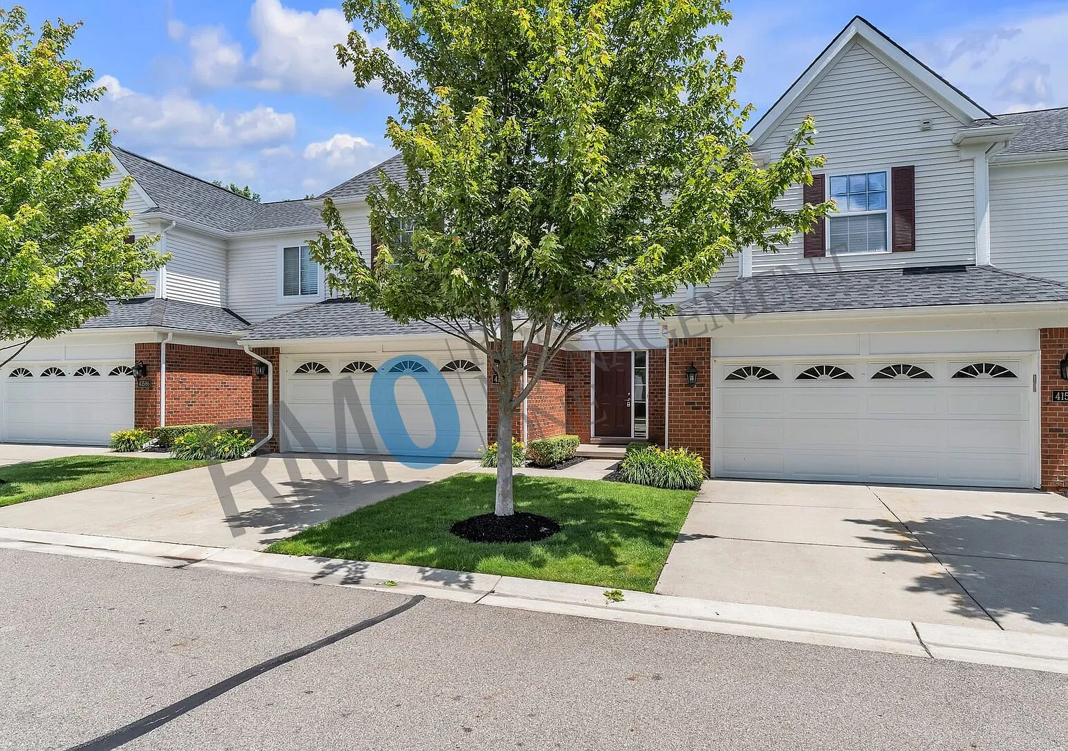 Novi Living - 3 Bed/2.5 bath — Photo 3
