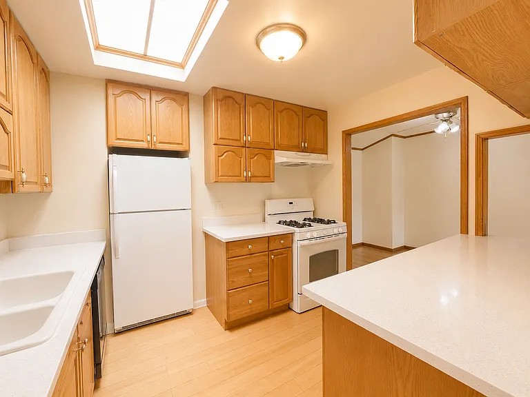 508 N Vermont Ave — Photo 8