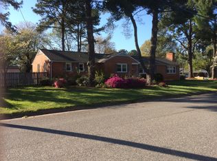 8 Bayberry Dr, Newport News, VA 23601