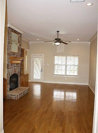 3rd image of 5706 Gloucester Dr