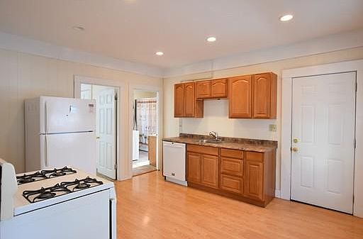 4th image of 6 Clifford St APT 1