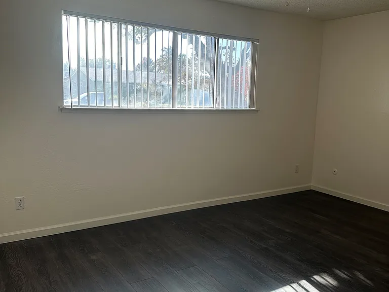 1529 Santa Ana Ave — Photo 7