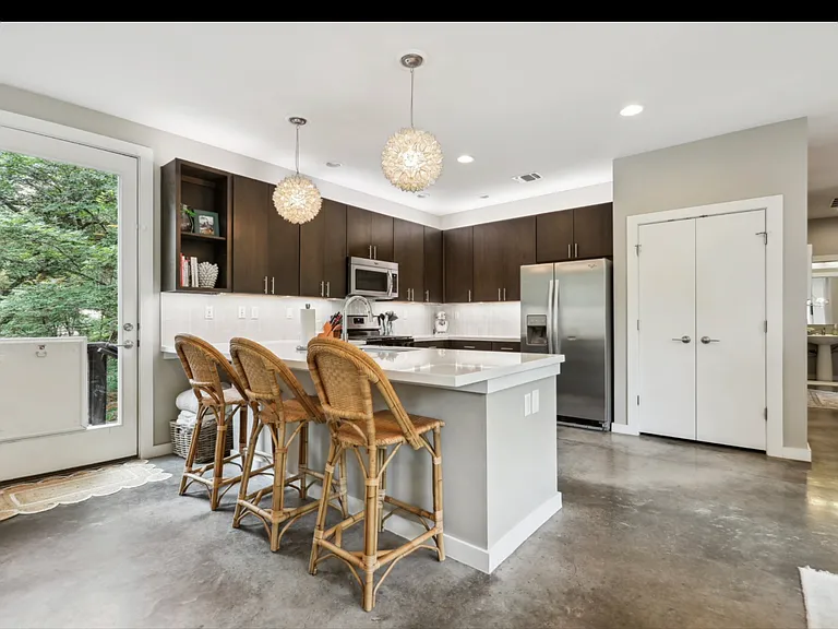 3001 Del Curto Rd — Photo 26