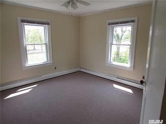 3rd image of 566 Wantagh Ave