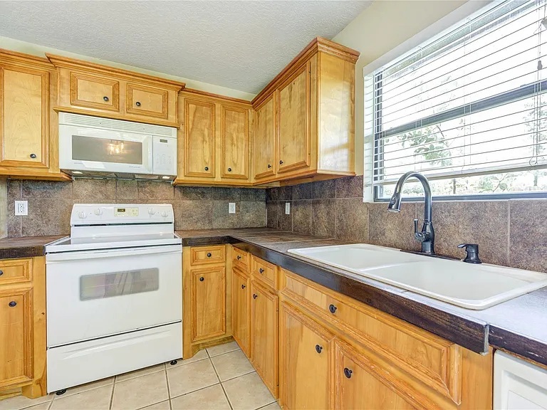 9550 Thousand Oaks Loop — Photo 15