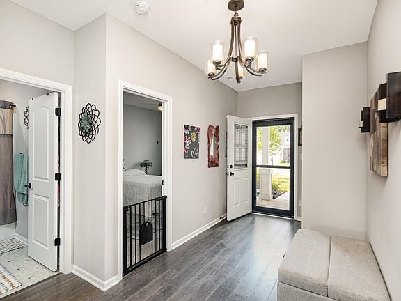 3rd image of 6341 Glenbrook Ave