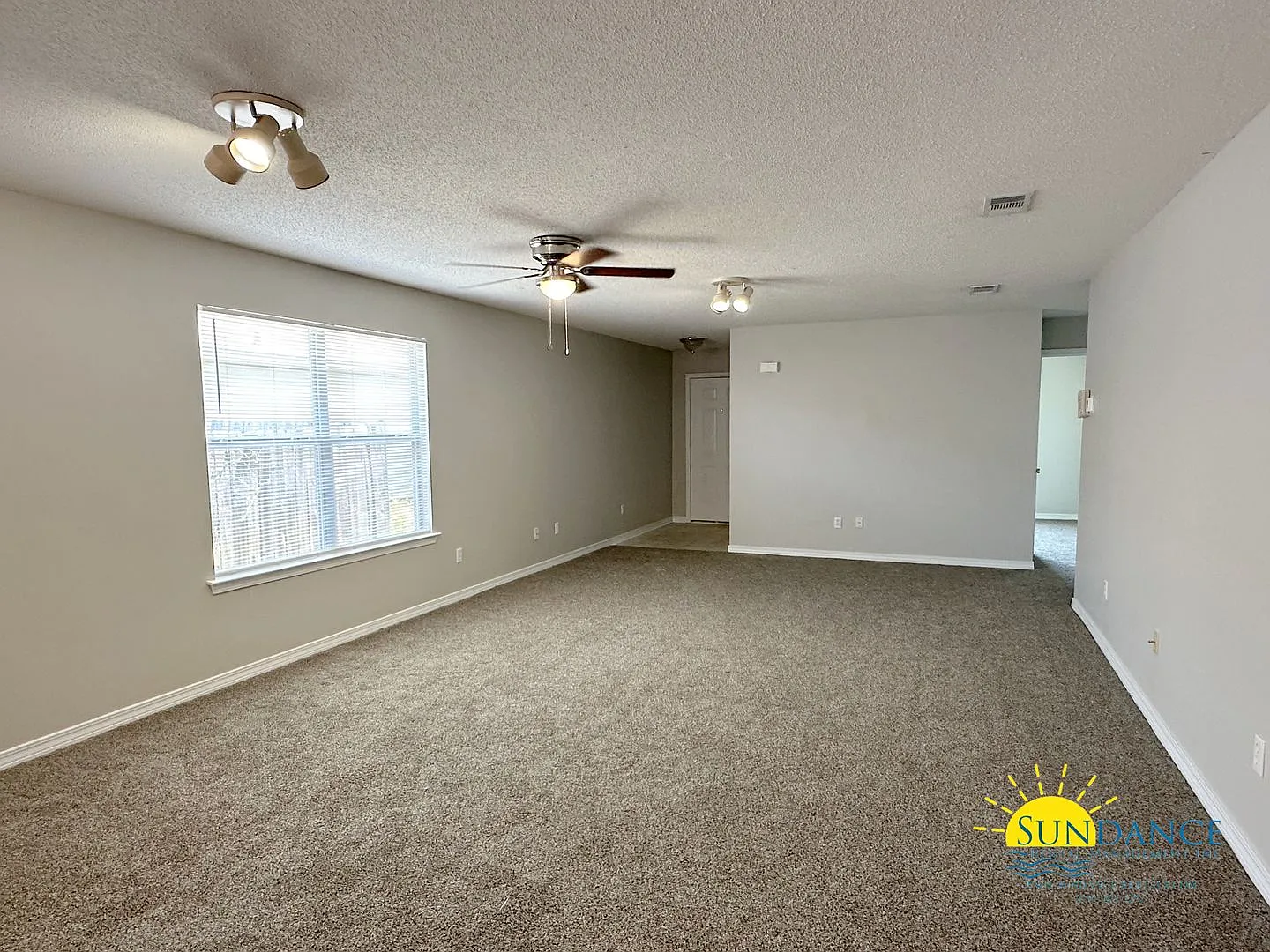 Lovely 3 Bedroom Home in Navarre — Photo 3