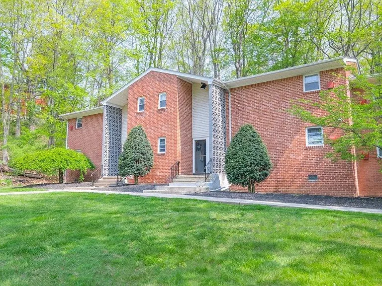 Mt. Arlington Gardens Apartment Homes — Photo 22