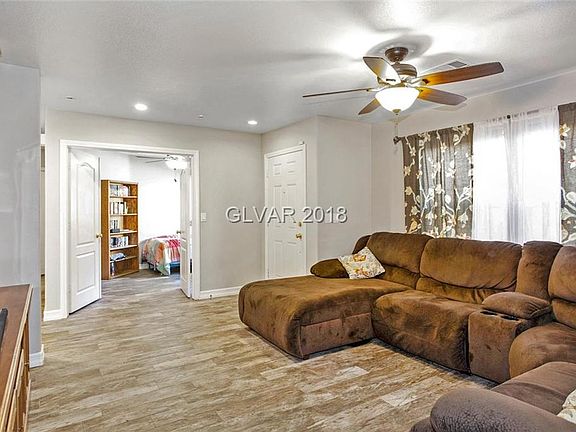 3rd image of 1116 Majestic Canyon St