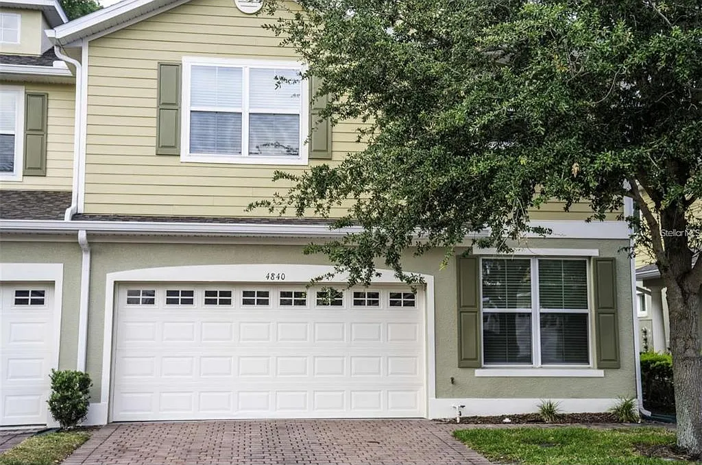 3 bed, 2.5 bath, 2122 sqft, $2,300 — Photo 1