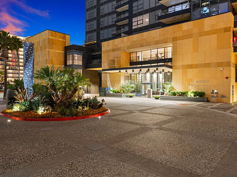 1325 Pacific Hwy #1603 — Photo 38