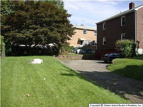 3rd image of 37 Joan Pl #35