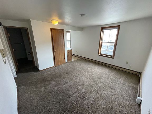 4th image of 401 N Broadway St #102