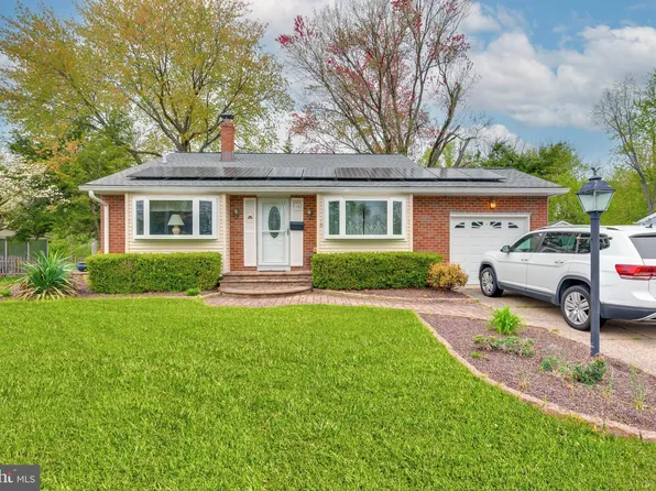 15 Glenview Dr, Cinnaminson, NJ 08077