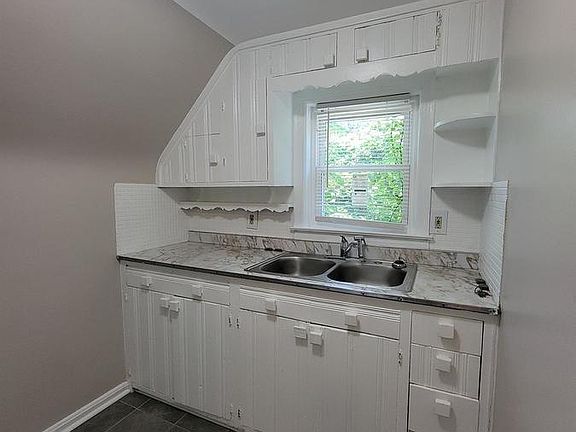 4th image of 11301 E 14th St S