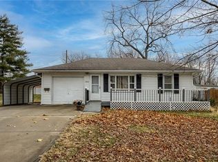 6813 N Campbell St, Gladstone, MO 64118