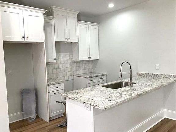 5th image of 6223 Lafaye St