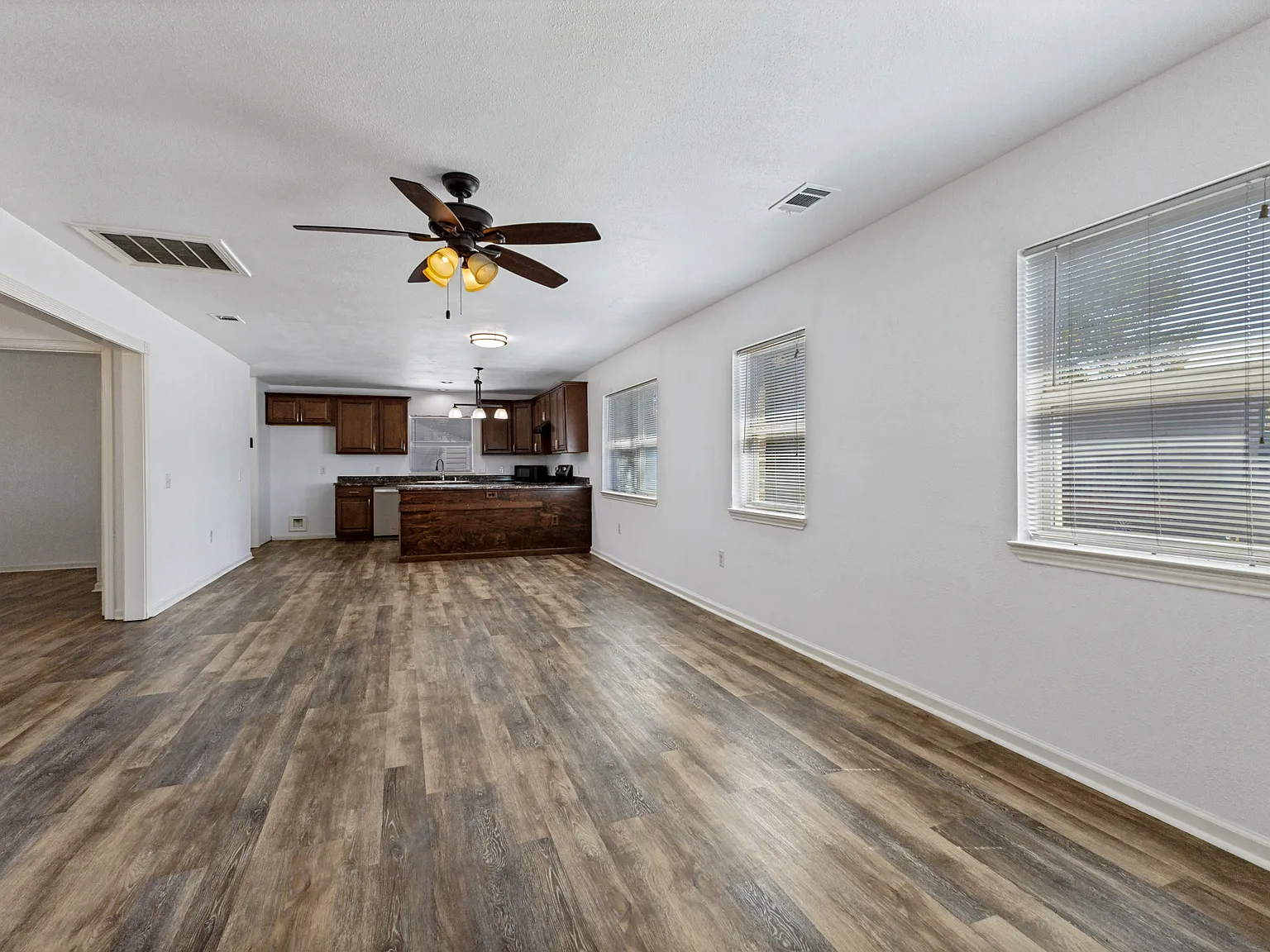 3 bed, 1460 sqft, $2,000 — Photo 4