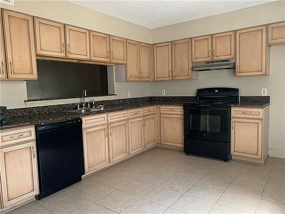 2nd image of 127 Kingspoint Blvd