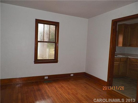 4th image of 1009 E Carolina Ave