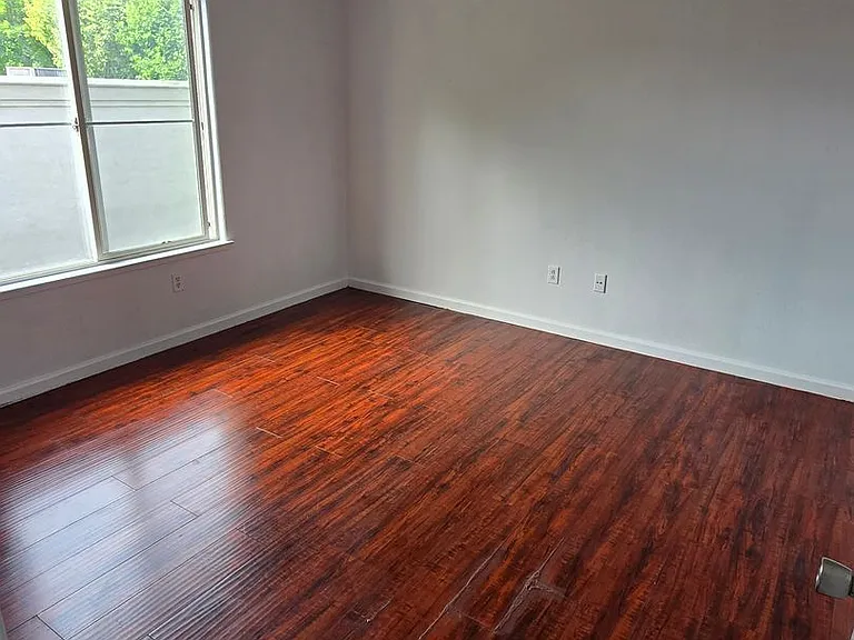223 Santa Barbara St — Photo 8