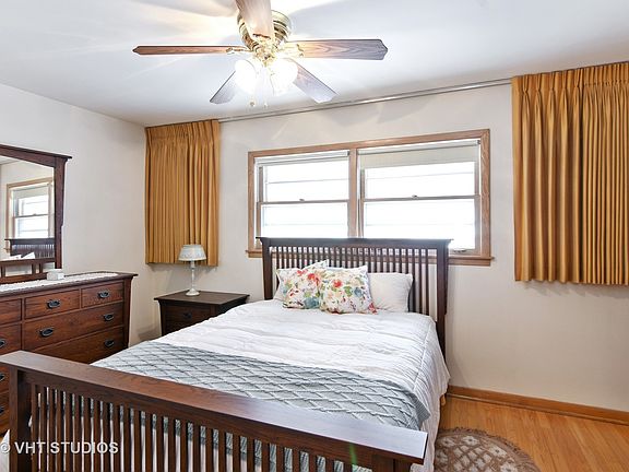 5th image of 2632 N Nordica Ave