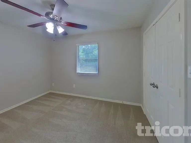 213 Dean Ct — Photo 10