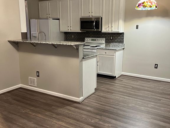 5th image of 52 Harbour Heights Dr