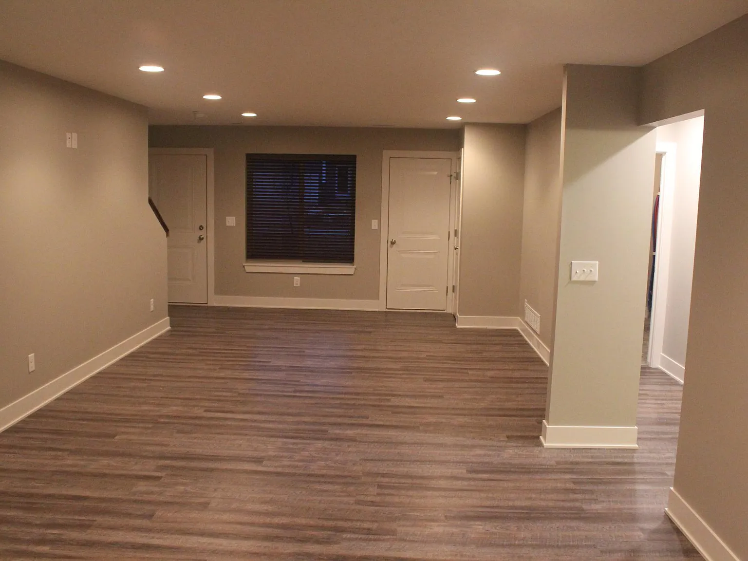 2850 W Rose St — Photo 4
