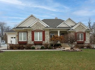 495 Landau St, Robins, IA 52328