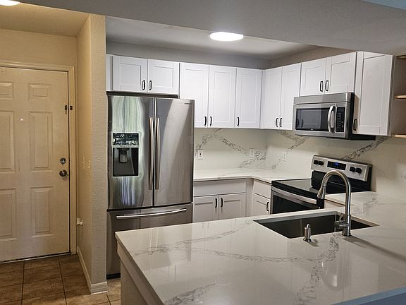 3rd image of 8274 Key Royal Cir APT 1026