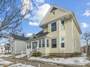 365 Maple Ave, Holland, MI 49423