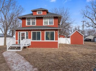 360 N Cedar Ave, Parker, SD 57053