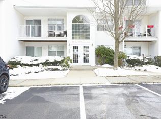 103 Crestview Ln, Mount Arlington, NJ 07856