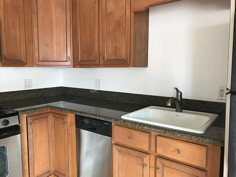 6125 Glen Oak St #5 — Photo 4