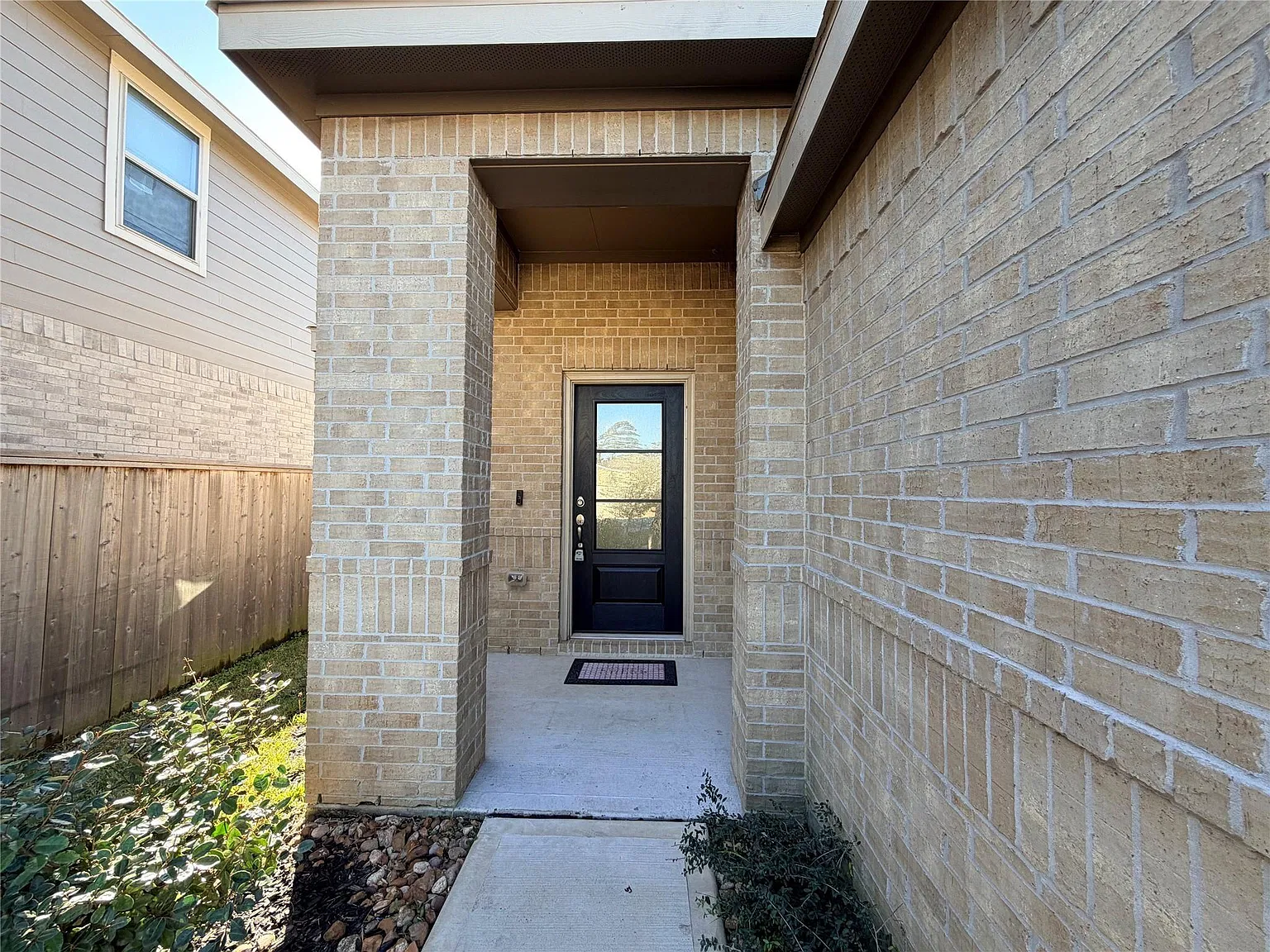 3 bed, 2.0 bath, $2,000 — Photo 2
