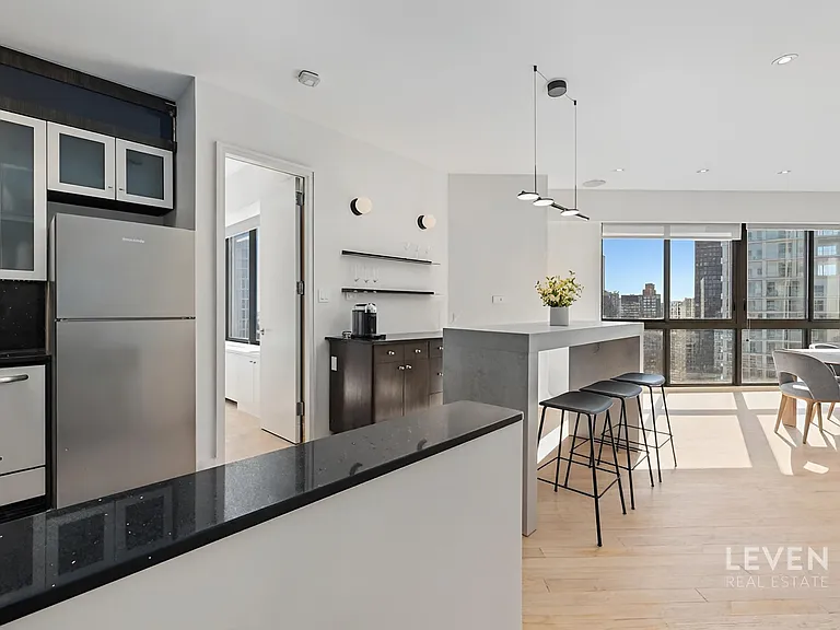 200 E 61st St #41AB — Photo 11
