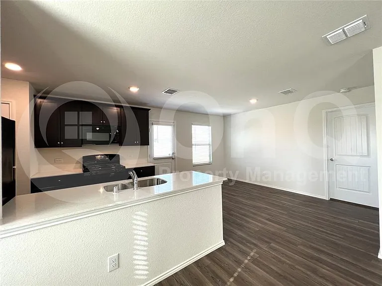 213 Anvil Dr — Photo 2