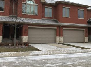 43 Legacy Ln, Wheeling, IL 60090