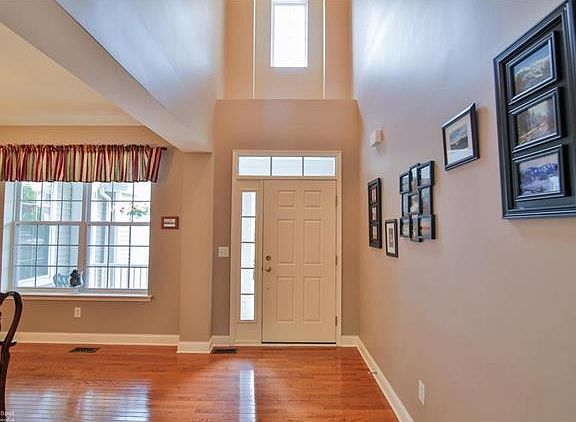 5th image of 2926 Meadow Lane Dr