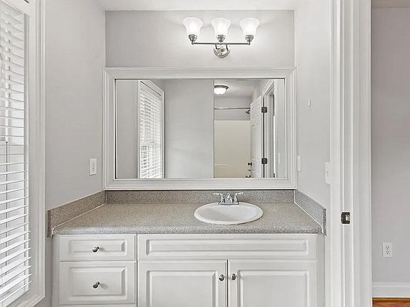 5th image of 807 W Longleaf Dr Unit 28