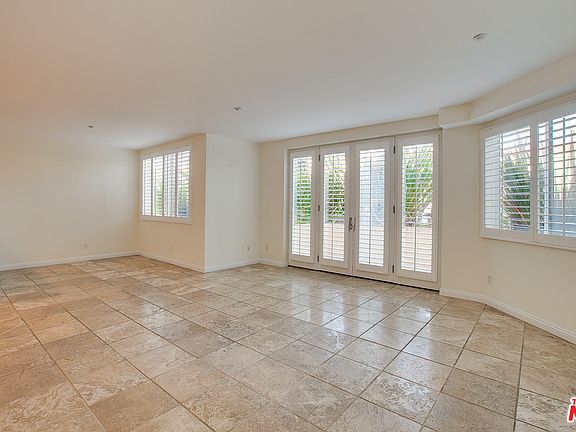 4th image of 1018 4th St Unit 102