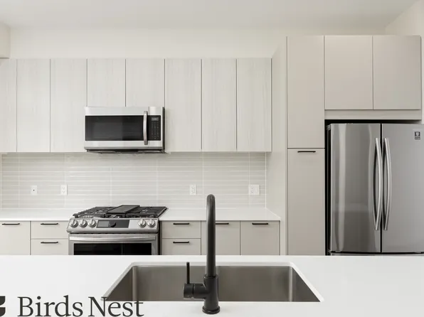 488 Furness St #9, New Westminster, BC V3M 0B5