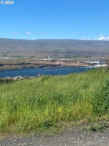 2737 E 9th St #1, The Dalles, OR, 97058