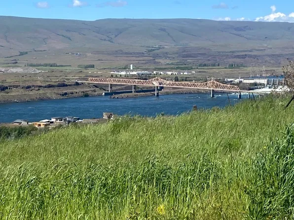 2737 E 9th St #1, The Dalles, OR 97058