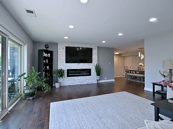 3rd image of 1255 W Prospect Ave APT 302