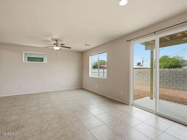 2815 N Fair Oaks Ave — Photo 9
