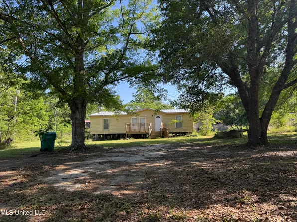 22223 McGhee Dr, Saucier, MS 39574